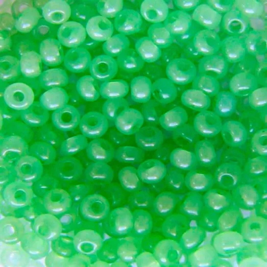 02161 Натуральный салатовый, полупрозрачный Бисер Preciosa