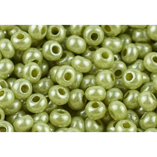 16586 Салатовый, глянцевый Бисер Preciosa