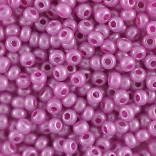 17796 Бисер сиреневый окрашенный алебастр  Preciosa